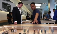 “애플워치 출시로 스위스 시계 산업 타격”
