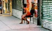 뉴욕 흑인女, 나체로 버젓이 거리활보…‘화들짝’
