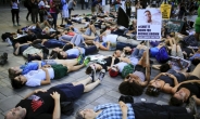 [포토뉴스]드러누운 뉴요커들…‘퍼거슨’ 사태 1주년 인권시위