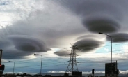 남아공 하늘에 떼지은 UFO 무리 ‘공포’ …정체는?