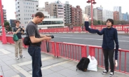 “셀카봉은 부끄러워”…셀카팔 만든 일본인 화제