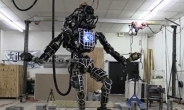 구글 청소하는 인간형로봇 ‘아틀라스’ 동영상 공개