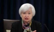 Fed 기준금리 동결…경제 성장 전망치도 하향 조정