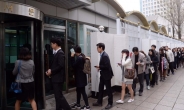 [포토뉴스] 정부서울청사 ‘뒷북 후문 폐쇄’…불편해진 공무원들