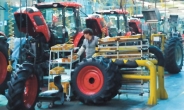 국산 농기계시장 갈아엎는 한국
