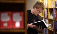 교과서가 한 권에 31만원?…천정부지로 뛰는 ‘교과서값’에 학생들은 괴롭다