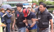 [포토뉴스] ‘강남 아파트 살해범’ 현장검증…“죽을 죄를 지었다”
