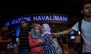 이스탄불 공항서 3차례 자폭테러로 최소 36명 사망…터키 총리 “IS, 건국 2주년 앞둔 테러” (종합)