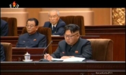 北 김정은, 공식석상에서 조는 모습…“앵글 황급히 전환”