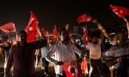터키 군부, CNN 터키지부 장악…앵커, “이제 가야한다. 방송을 중단한다”