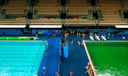 슈렉을 담궈놨나…녹색으로 변한 리우올림픽 다이빙 경기장