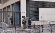 생존법 가르치고, 야외 모임 막고… 테러에 움츠린 프랑스 학교