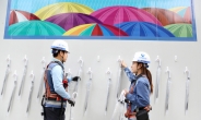 갤러리 혹은 우산대여소…삼성의 건설현장 가림벽은 다르다