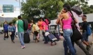 배고파서 머리카락까지 잘라파는 베네수엘라 여성들