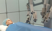진화하는 로봇수술…비싼 수술비는 부담