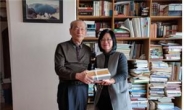 이민법제 전문가 정주수 법무사, 평생 모은 서적 1060권 한국이민사박물관에 기증