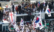 자유한국당 관계자 “사망자 속출해 계엄령 선포됐어야”