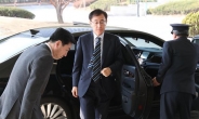 박 전대통령 소환 앞두고 …출근하는 김수남 검찰총장