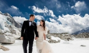 美 커플, 5,334m 에베레스트서‘산상결혼’