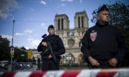 파리 노트르담서 괴한 테러…올해만 파리서 4차례 테러