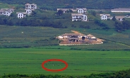 [헤럴드포토] ‘농사짓는 북한 주민’