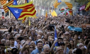 카탈루냐 독립국가 선포에 국제사회 ‘싸늘’ “독립 인정 못해”