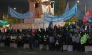 [어떻게 생각하십니까]불법 행진에 경찰 폭행까지…차벽ㆍ그물망 친 경찰의 속사정