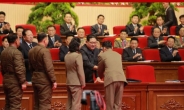 조선중앙통신 “김정은, 자립적 국방산업 비약 위한 전략과업 제시”