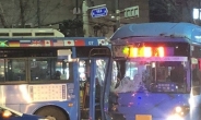 서울 수유사거리 교차로서 버스 충돌…21명 다쳐