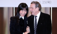 슈뢰더 전 총리, 한국인 연인 전 남편 1억 피소…“혼인 파탄 책임져야”