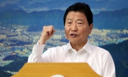 안상수 한국당 탈당…“창원시장 배지 다시 달고 돌아오겠다”