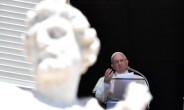 교황 “배아를 선별해 낙태하는건 나치의 우생학 연상” 비난
