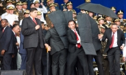 “암살 명령 증거있다”던 마두로 베네수엘라 대통령, 드론 암살기도에 긴급대피