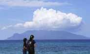 日 가고시마 화산섬 분화… 검은색 연기 100m 치솟아 ‘입산규제’
