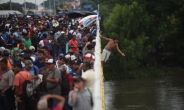 트럼프 엄포에도…중미 이민자 ‘엑소더스’ 가속화