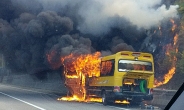 서울양양고속도로서 미니버스 화재…인명피해는 없어