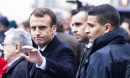 프랑스 노란조끼 시위, ‘부자들의 대통령’ 마크롱 시험대에 세우다