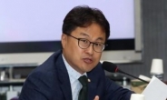 ‘성추행 피소’ 김정우 의원 경찰 조사…“신체접촉 실수”