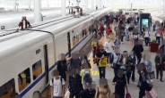 얌체 승객 때문에 표 있어도 ‘승차불가’?…악몽이 된 '中 노동절연휴' 기차역
