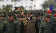 마두로 “쿠데타 물리쳤다”…4500명 군인 앞 승리 선언