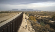 트럼프 행정부, 탄도미사일·정찰기 예산 줄여 멕시코장벽 비용으로