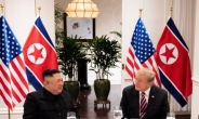 트럼프 “안 웃는 김정은, 날 보곤 웃지” 대북 외교 자랑