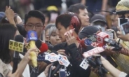 대만서 ‘페인트테러’ 당한 데니스호 “홍콩은 테러에 절대 지지 않을 것”