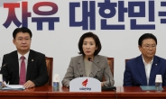 한국당 “서초동 200만 깨부쉈다”…나경원 “文, 응답하라”