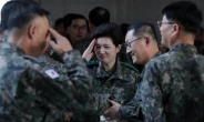 [헤럴드pic] 전군주요지휘관회의 … 경례 나누는 강선영 항공작전사령관