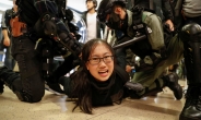시위대 돈줄 죄는 홍콩경찰… 모금 100억원 “돈세탁 혐의” 동결