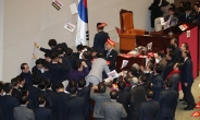 민주당 “동물국회 재연한 자유한국당 고발할 것”