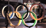 IOC “도쿄올림픽 예정대로”·日 “연내 연기 가능” 시사