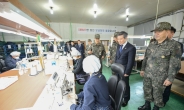 정경두 장관, '면 마스크 생산' 해군 보급창 방문 