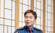 ‘黃 정년 후 징계 가능?’ 질문에 경찰청장 “법원 판단 가정해 답못한다”